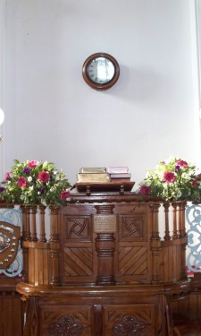 Pulpit arrangements in pink and ivory