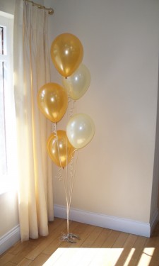 Gold and ivory balloon bouquet
