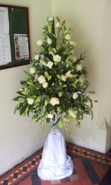 Pedestal with Ivory lilies, roses, and antirrhinums