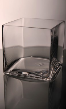 Tank vase available in two different sizes - 4